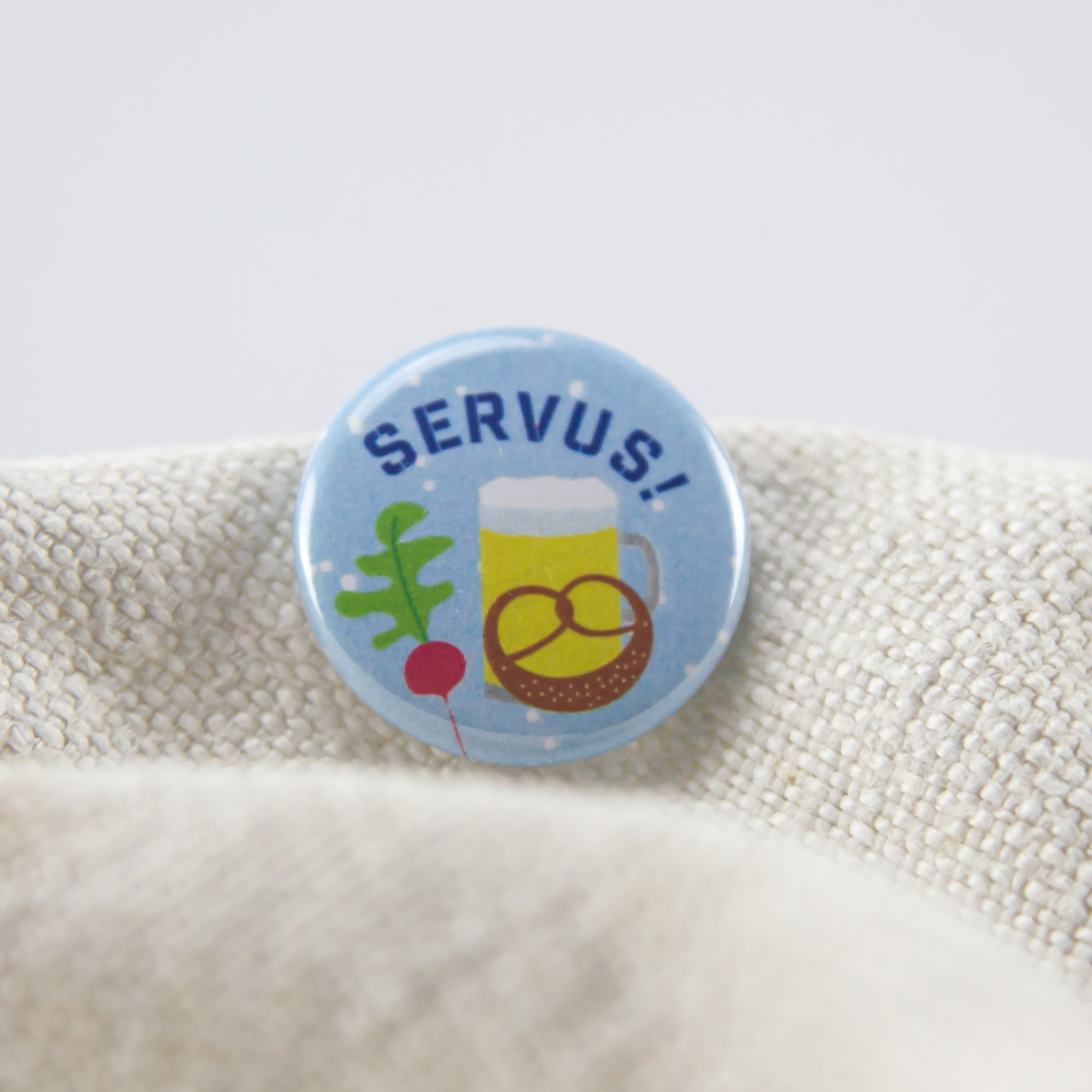 Button "Servus"